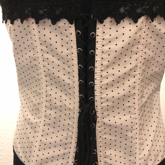 Fredericks of Hollywood white with blk polka dots corset. Size 42. - Picture 5 of 13
